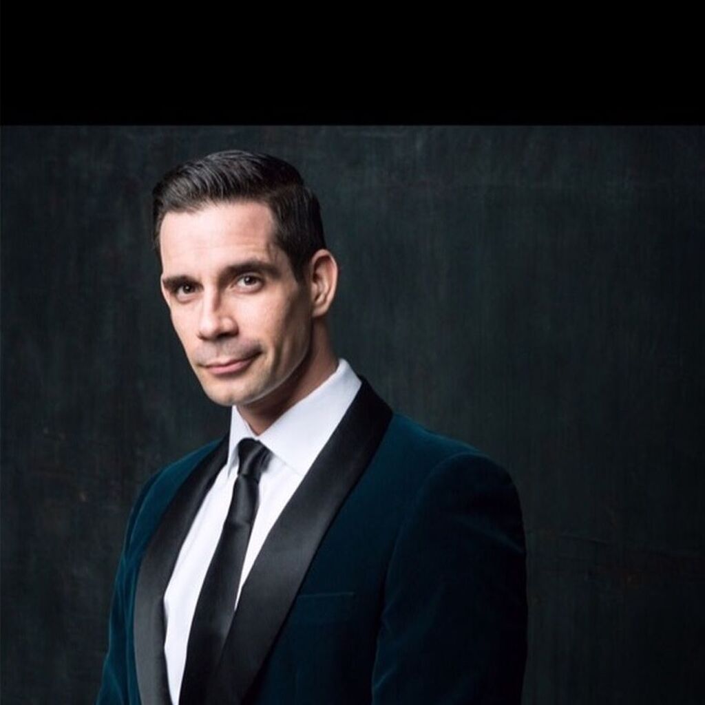 Dan Burton performing &lsquo;Double Talk&rsquo; LIVE from the musical &lsquo;City Of Angels&rsquo; accompanied by Gareth Valentine , for France24 radio in Paris , France