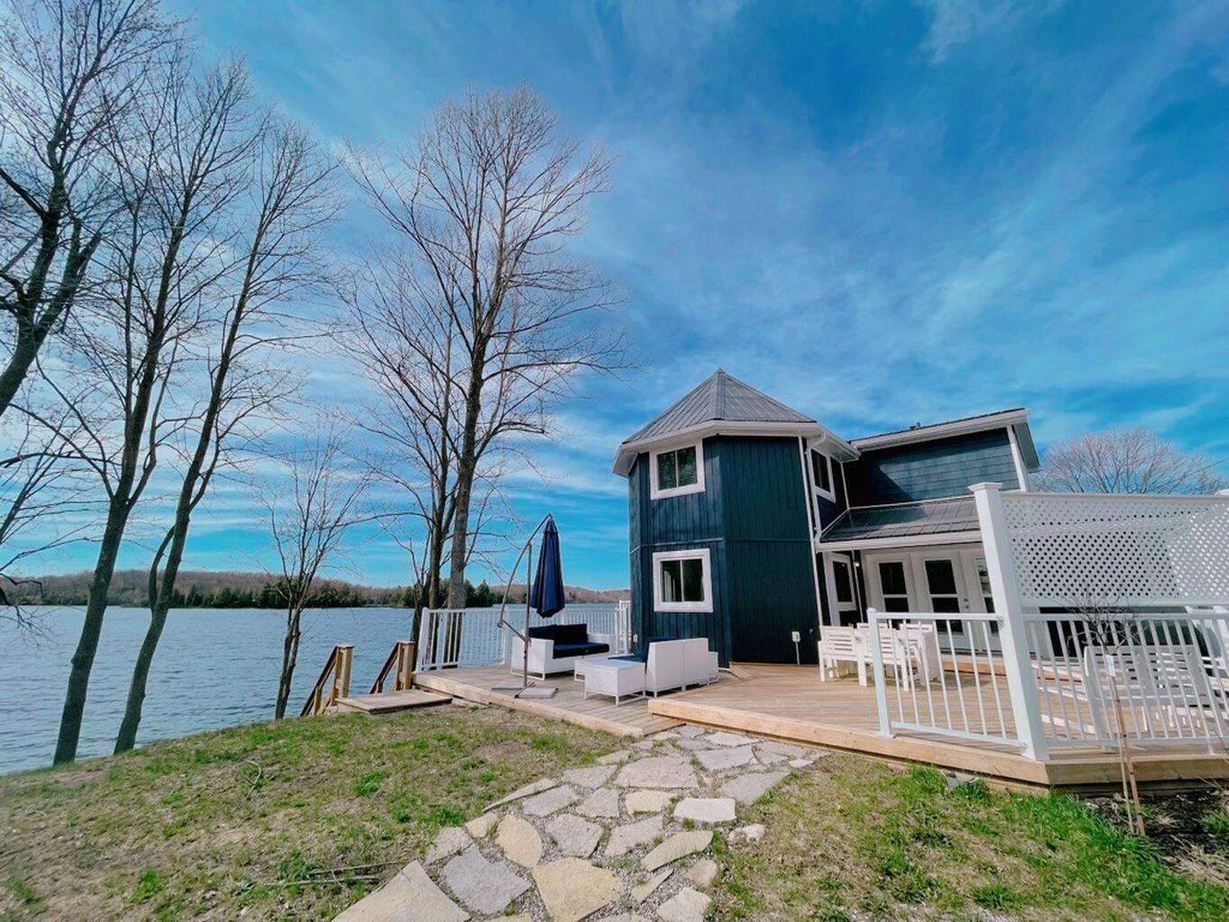 Lakehouse Inn Frontenac