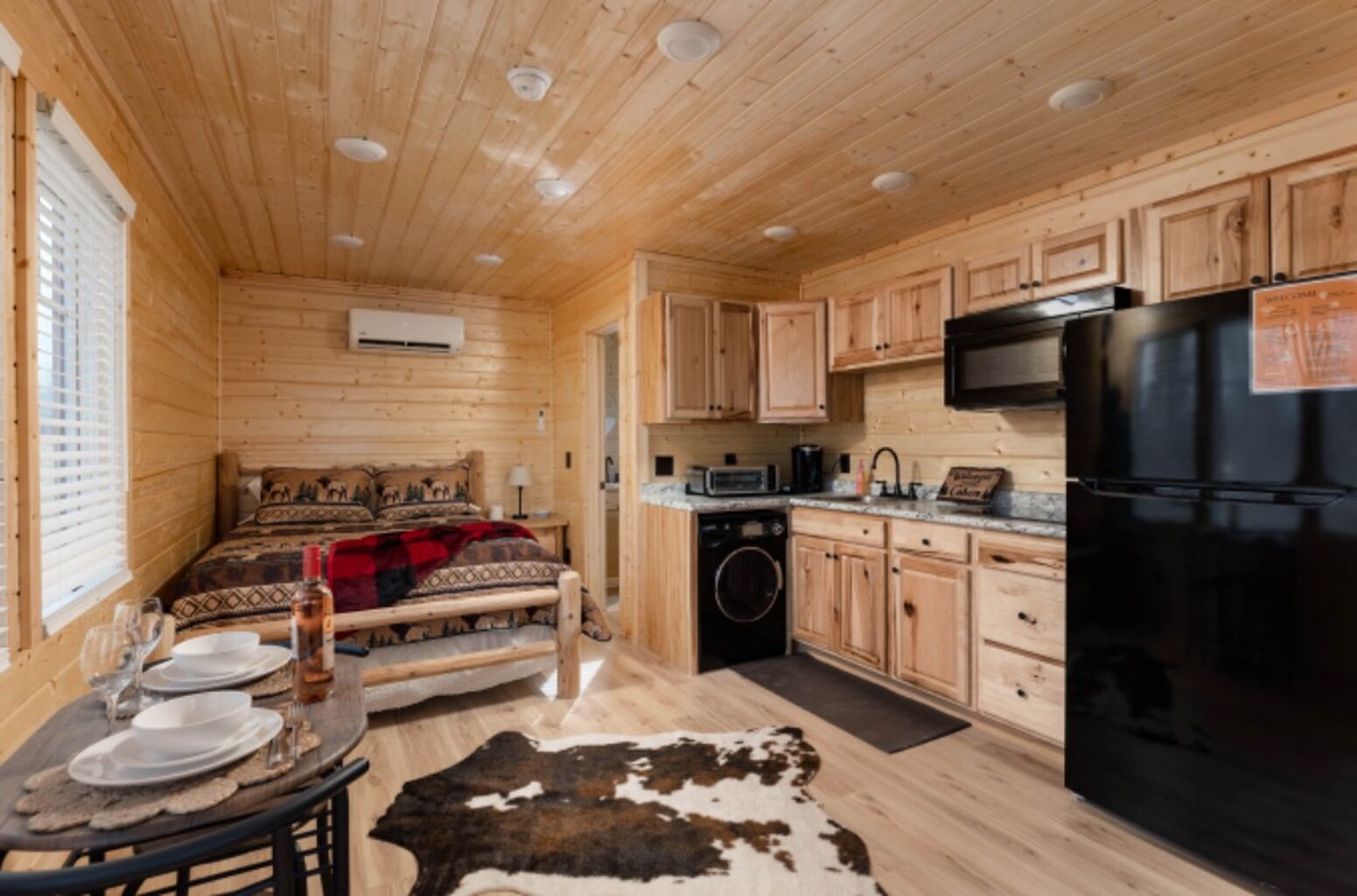 (Airbnb) Bristol TN Cabin (Bottom unit) 