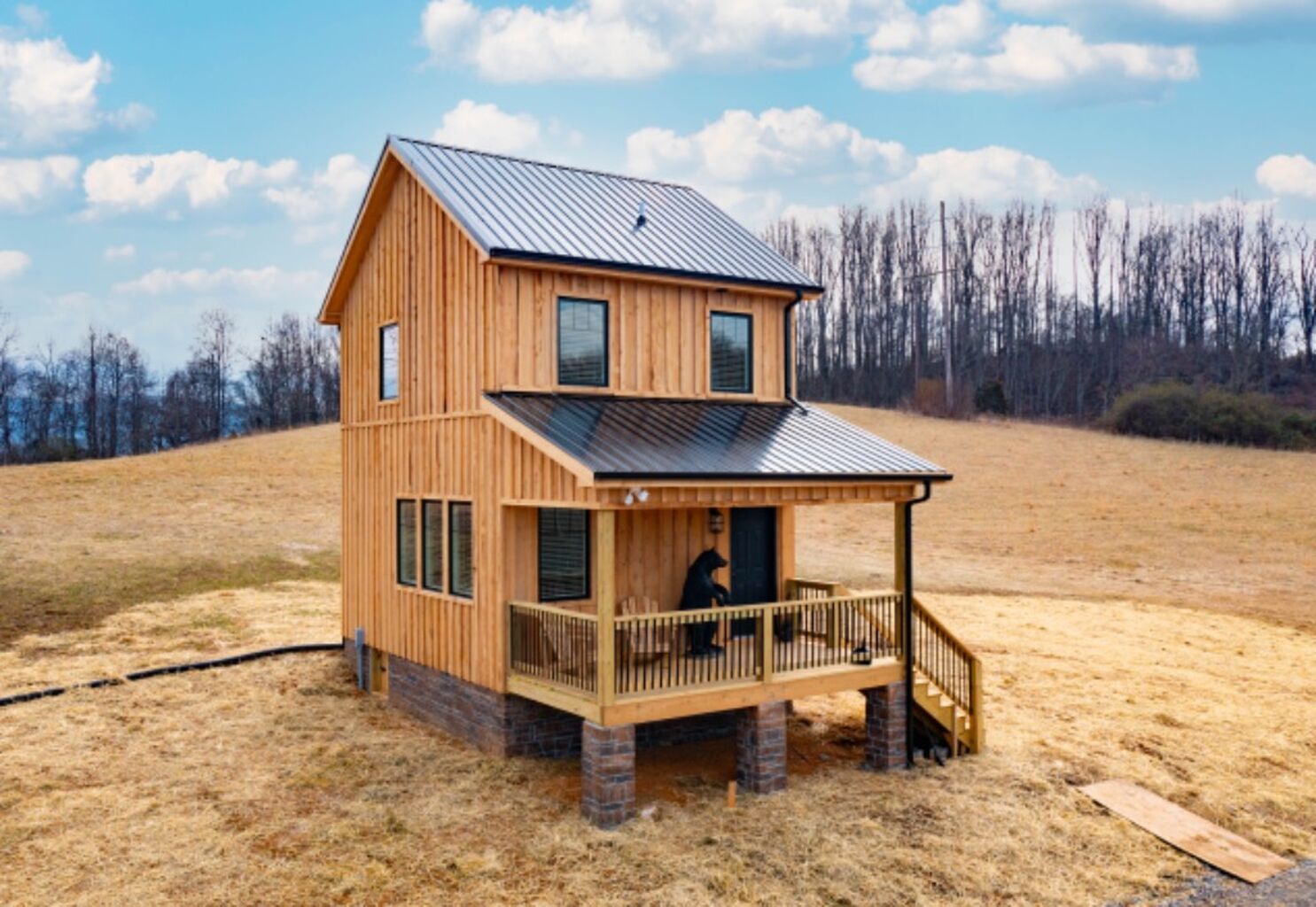 (Airbnb) Bristol TN Cabin (Top Unit)