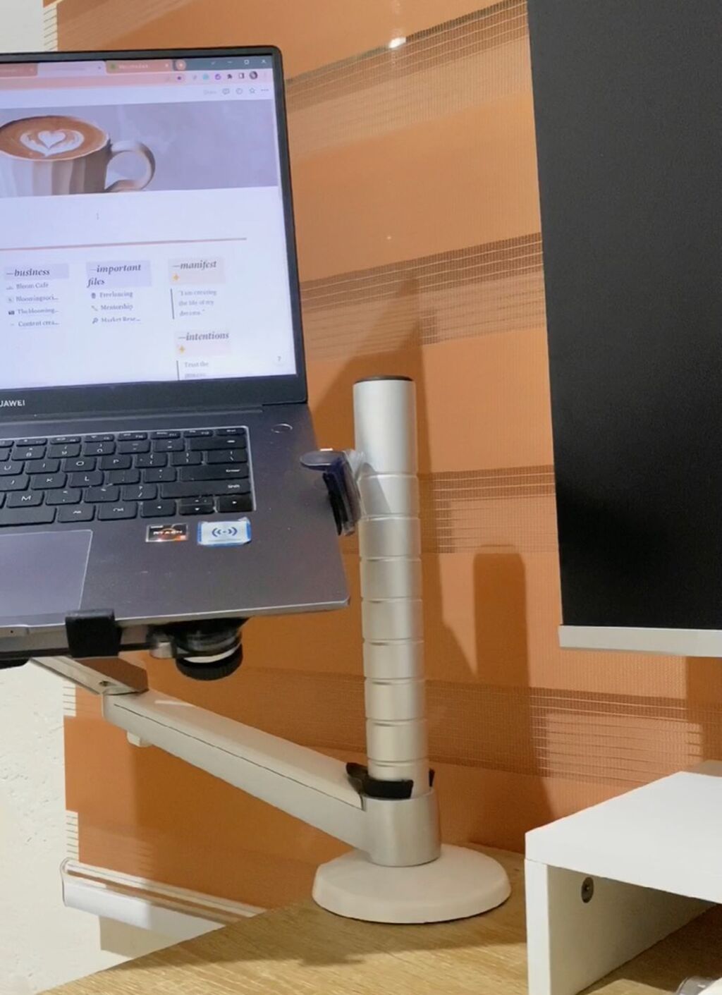 Laptop riser