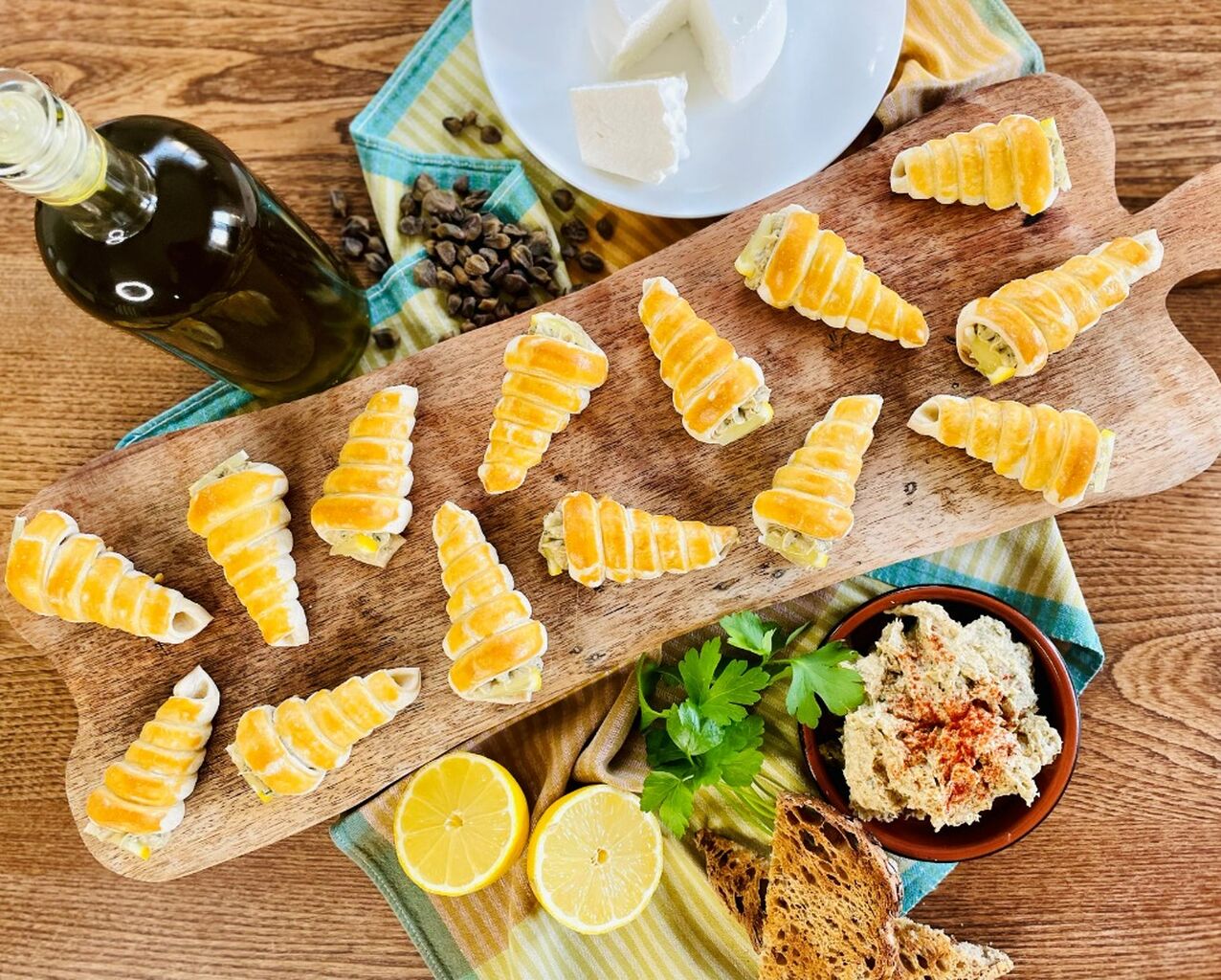 Puff pastry horns with smoked mackerel p&acirc;t&eacute;