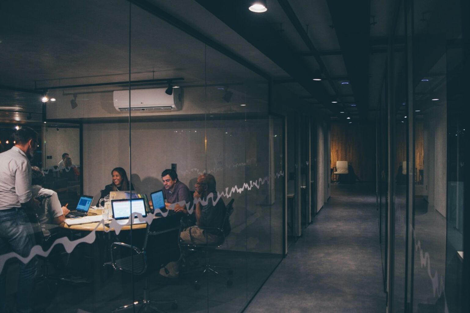 Arbeidsovereenkomsten moeten worden aangepast