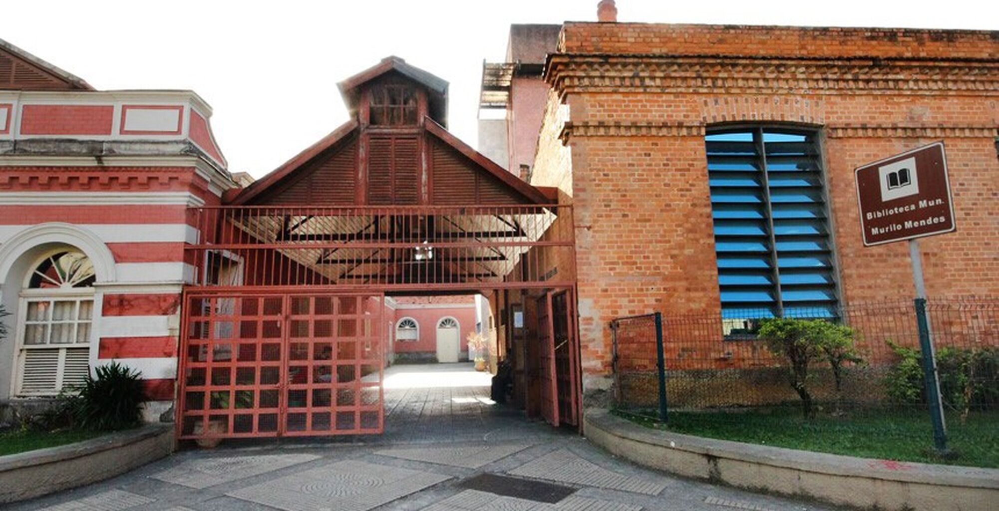 Biblioteca Municipal Murilo Mendes abre espa&ccedil;o para lan&ccedil;amento de livros