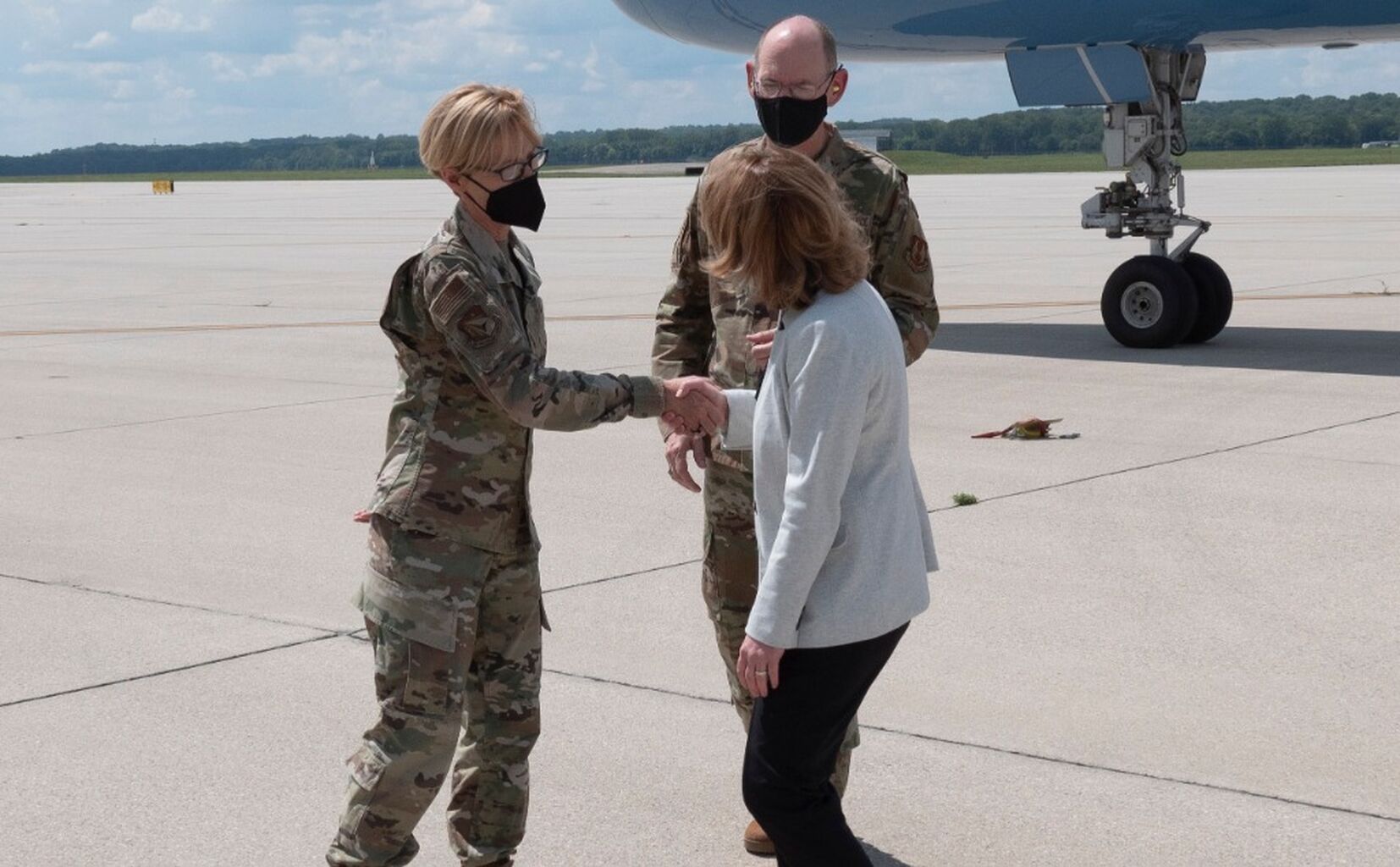 Deputy Secretary of Defense visits Air Force Research Laboratory