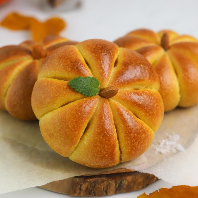 Pumpkin Sourdough Bread Rolls